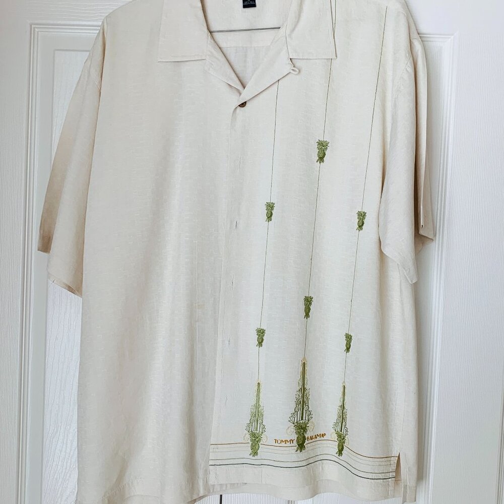 TOMMY BAHAMA SILK Camp Shirt Unique Texture Cream Side Embroidered Pineapples